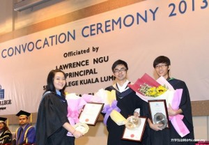 （左起）Evelyn Toh Chun Yee, Pee Weng Foo及Kevin Jia Chyi Low