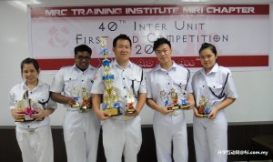 (L-R) Lim, Arivendran, Kho, Hew and Beh proudly posing with their team’s awards.